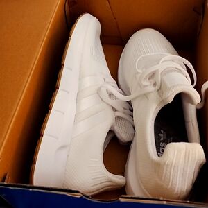 ADIDAS SWIFT RUN Size 11 Mens White